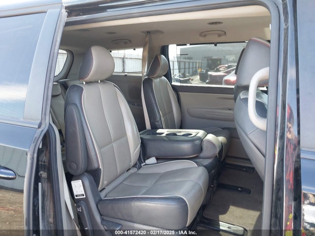 KIA SEDONA LX 2017 KNDMB5C17H6242614 Image 8