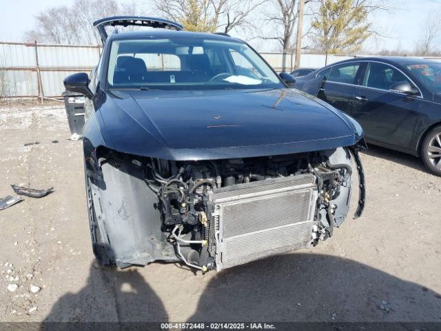 3VV0B7AX9JM028295 Volkswagen Tiguan 2.0t S