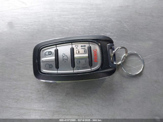 2C4RC1DG3HR608768 Chrysler Pacifica Touring