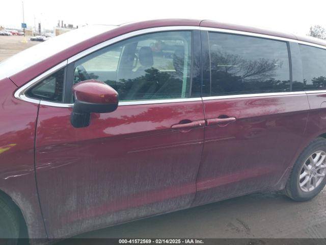 2C4RC1DG3HR608768 Chrysler Pacifica Touring