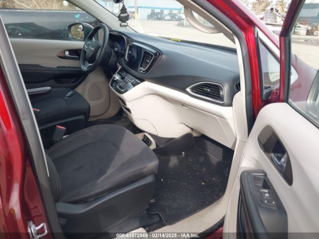 2C4RC1DG3HR608768 Chrysler Pacifica Touring