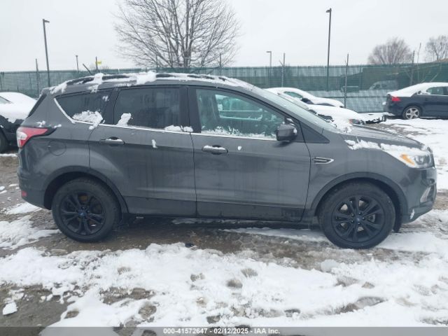 1FMCU9HD3JUA33044 Ford ESCAPE SEL