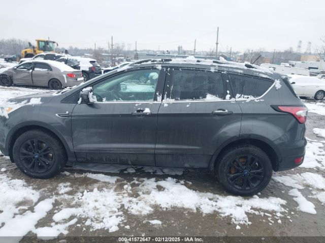 1FMCU9HD3JUA33044 Ford ESCAPE SEL