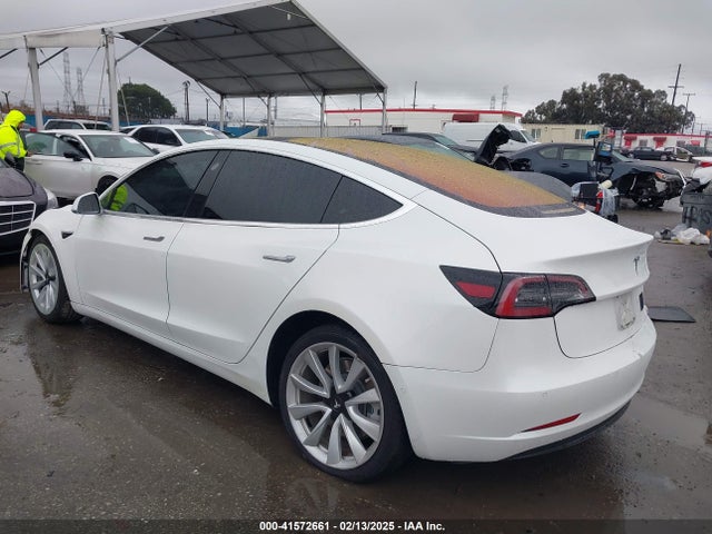2018 TESLA MODEL 3 5YJ3E1EA8JF006458 Photo 2