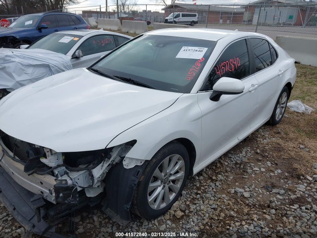 Toyota CAMRY LE 2020 4T1C11AK2LU324057 Image 2