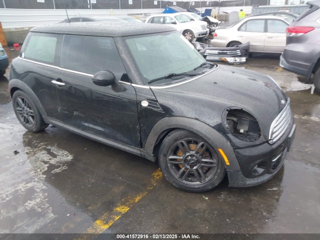 2011 MINI COOPER WMWSU3C55BT093800 Photo 0