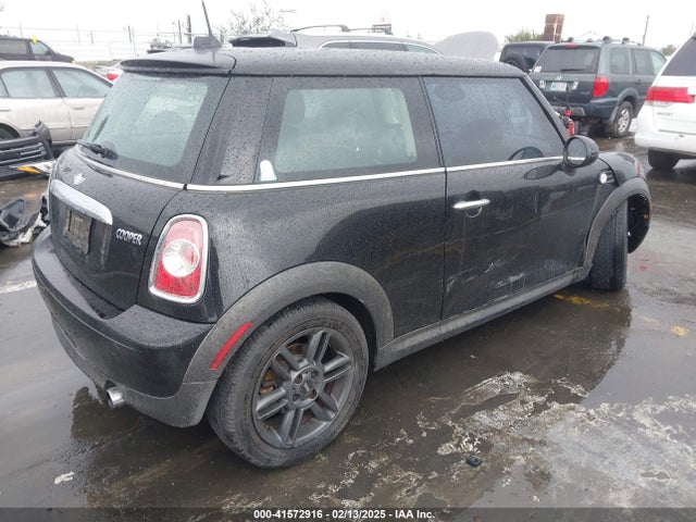 2011 MINI COOPER WMWSU3C55BT093800 Photo 3