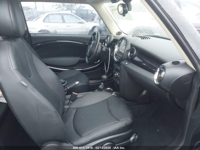 2011 MINI COOPER WMWSU3C55BT093800 Photo 4