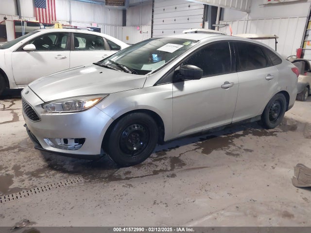 Ford FOCUS S 2016 1FADP3E22GL381468 Image 2