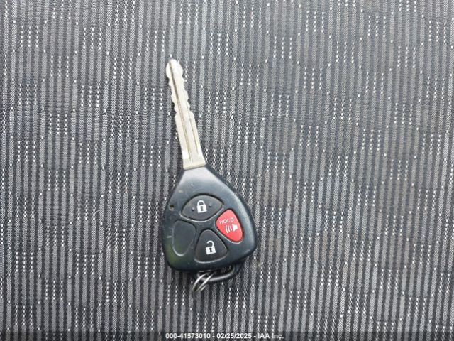 VNKKTUD38FA043393 Toyota YARIS LE