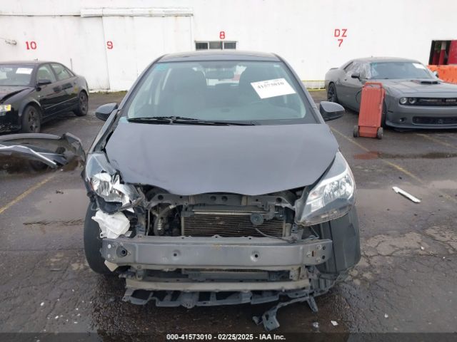 VNKKTUD38FA043393 Toyota YARIS LE