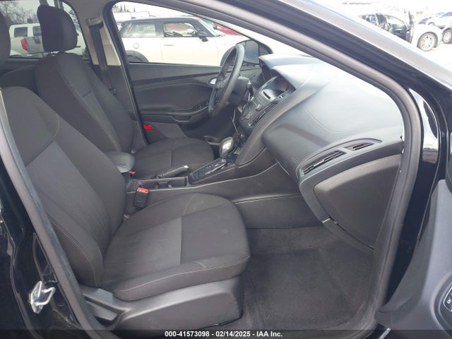 1FADP3FE2HL296009 Ford FOCUS SE