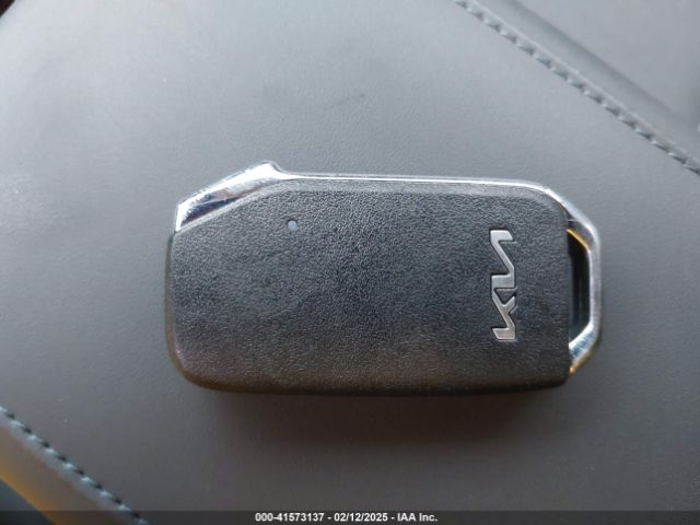 KNDCR3LE9R5172572 KIA NIRO EX