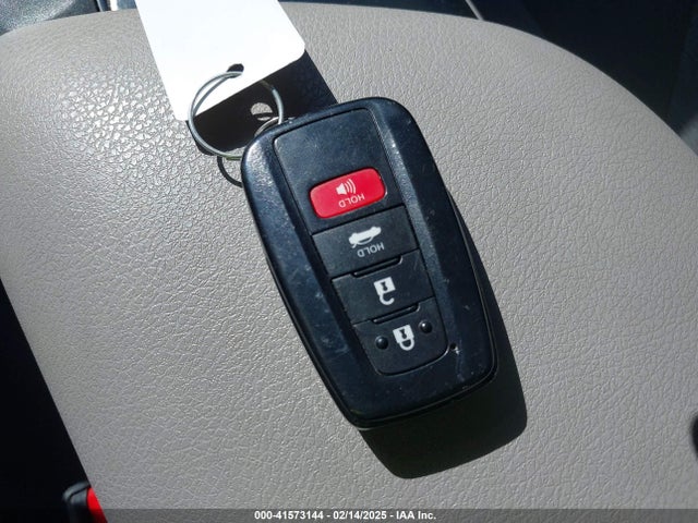 4T1B11HK0JU598260 Toyota CAMRY LE