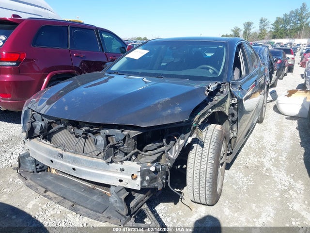 4T1B11HK0JU598260 Toyota CAMRY LE