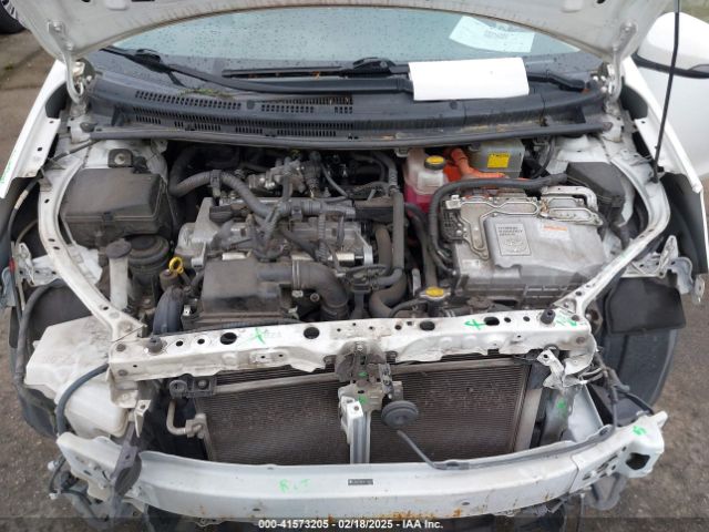 JTDKDTB37F1101819 Toyota Prius C Two