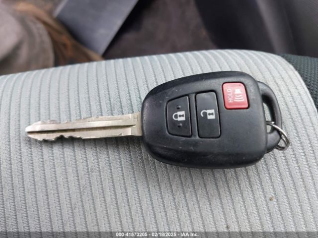 JTDKDTB37F1101819 Toyota Prius C Two