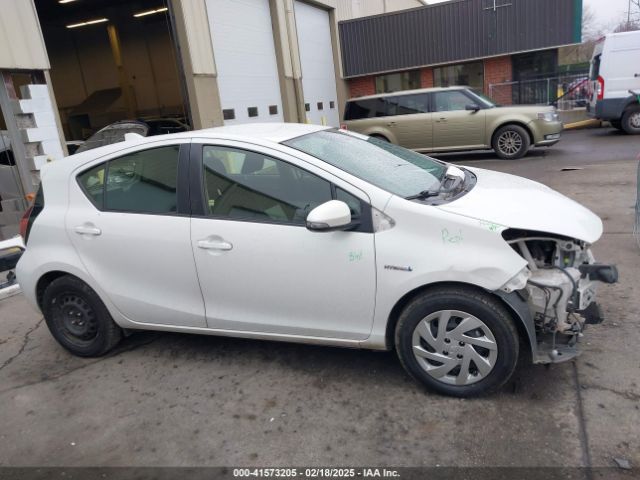 JTDKDTB37F1101819 Toyota Prius C Two
