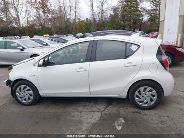 JTDKDTB37F1101819 Toyota Prius C Two