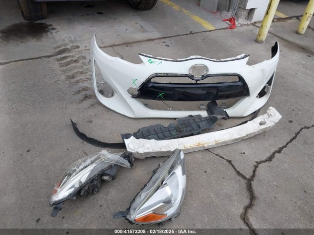 JTDKDTB37F1101819 Toyota Prius C Two
