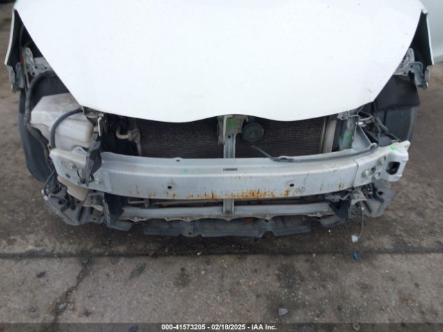 JTDKDTB37F1101819 Toyota Prius C Two