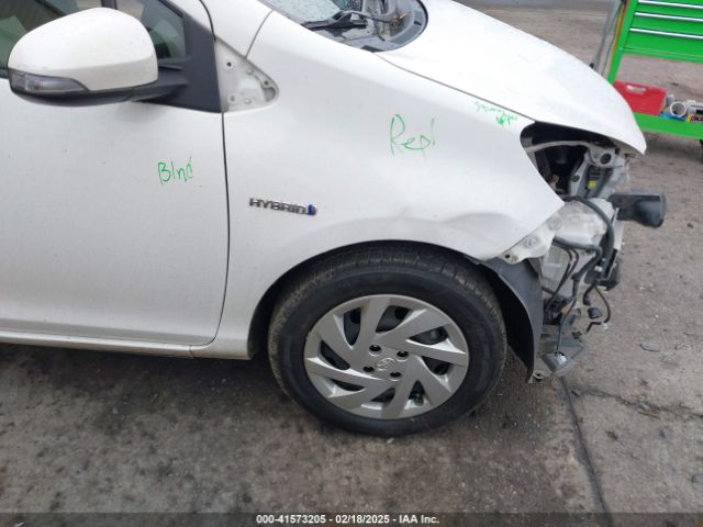 JTDKDTB37F1101819 Toyota Prius C Two