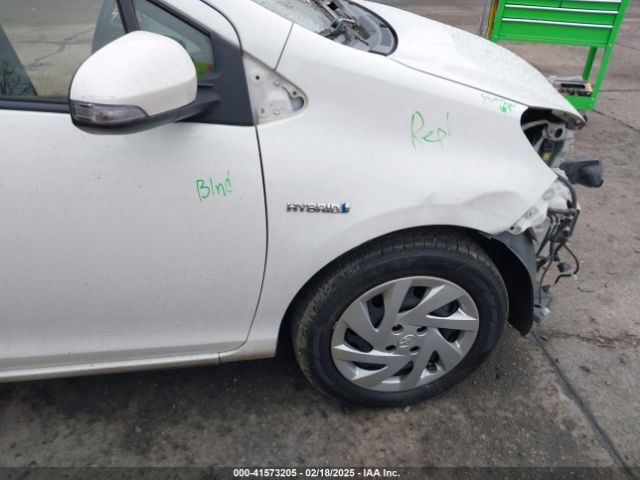 JTDKDTB37F1101819 Toyota Prius C Two