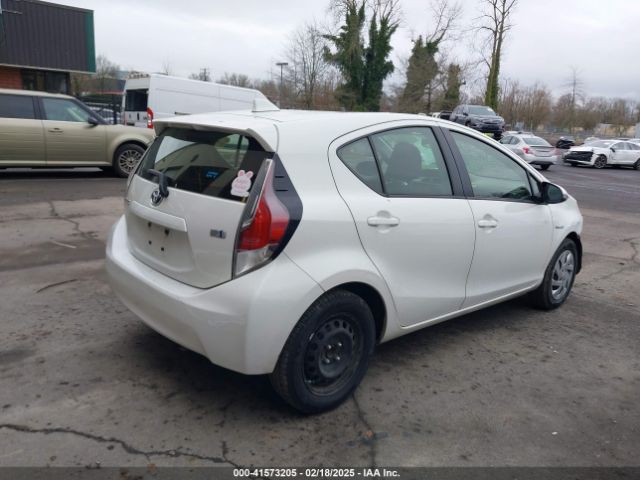 JTDKDTB37F1101819 Toyota Prius C Two