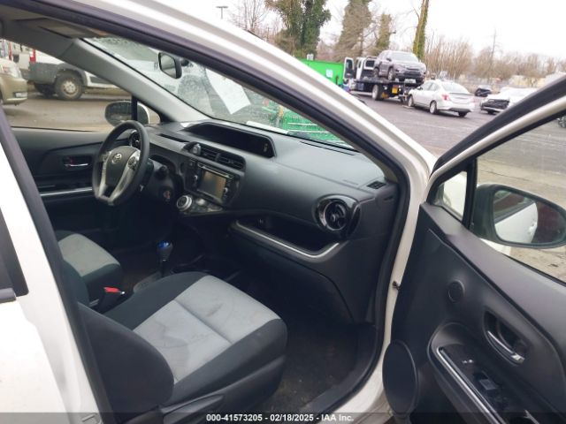 JTDKDTB37F1101819 Toyota Prius C Two