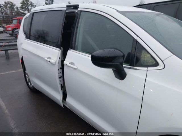2C4RC1CG2RR176905 Chrysler Voyager Lx