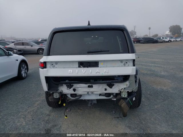 7PDSGABA8PN017893 Rivian R1s Adventure
