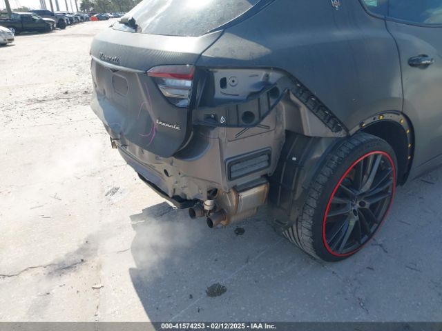 ZN661ZUT3NX389424 Maserati Levante Trofeo