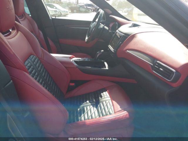 ZN661ZUT3NX389424 Maserati Levante Trofeo