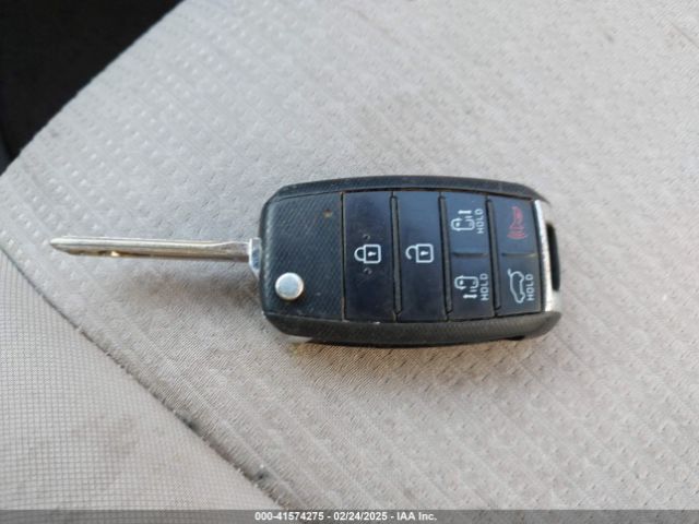 KNDMB5C19G6163914 KIA SEDONA LX