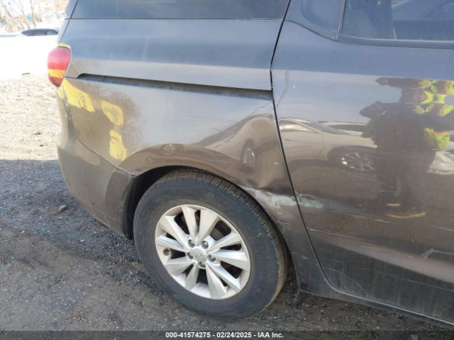 KNDMB5C19G6163914 KIA SEDONA LX
