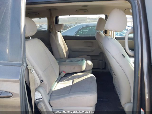 KNDMB5C19G6163914 KIA SEDONA LX