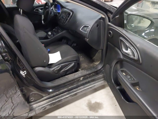 Chrysler 200 Limited 2015 1C3CCCAG2FN669579 Image 5