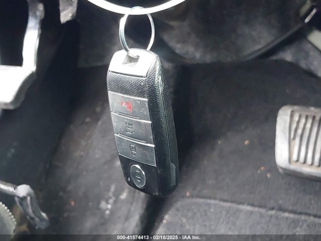 KNDCB3LC1H5089168 KIA NIRO LX