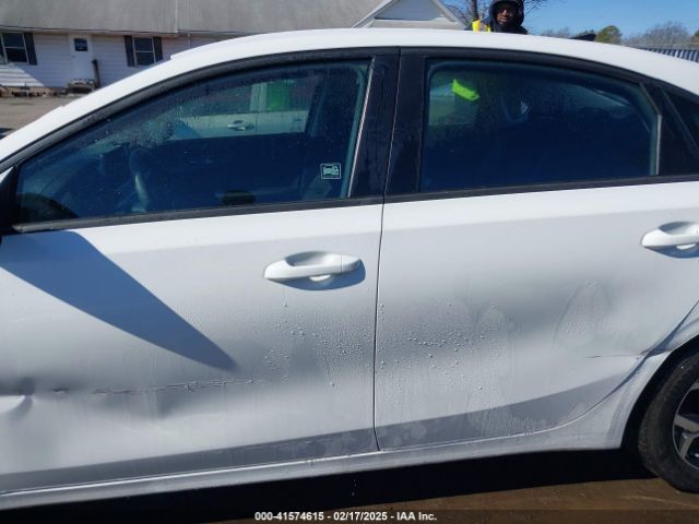 3KPF24AD6ME403877 KIA Forte Lxs