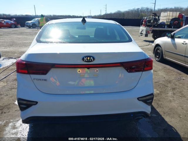 3KPF24AD6ME403877 KIA Forte Lxs