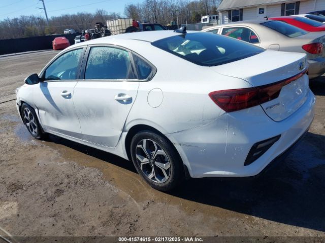3KPF24AD6ME403877 KIA Forte Lxs