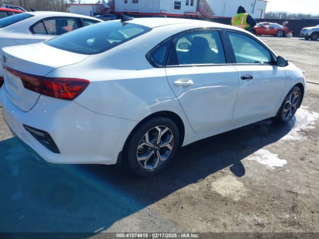 3KPF24AD6ME403877 KIA Forte Lxs