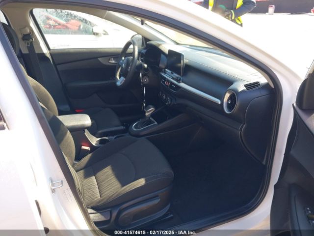 3KPF24AD6ME403877 KIA Forte Lxs
