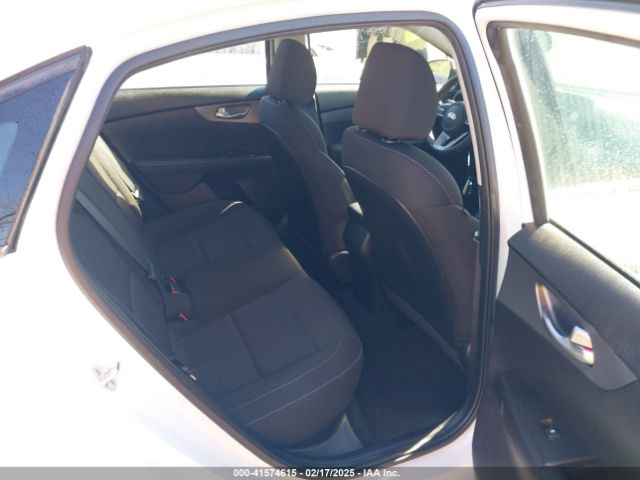 3KPF24AD6ME403877 KIA Forte Lxs