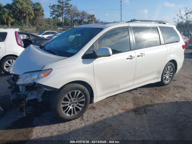 5TDYZ3DC8LS026250 Toyota SIENNA XLE