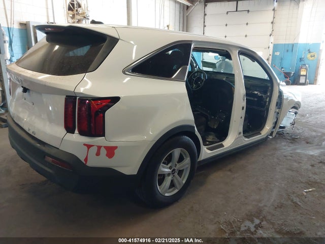 KIA SORENTO LX 2022 5XYRG4LC1NG106295 Image 4