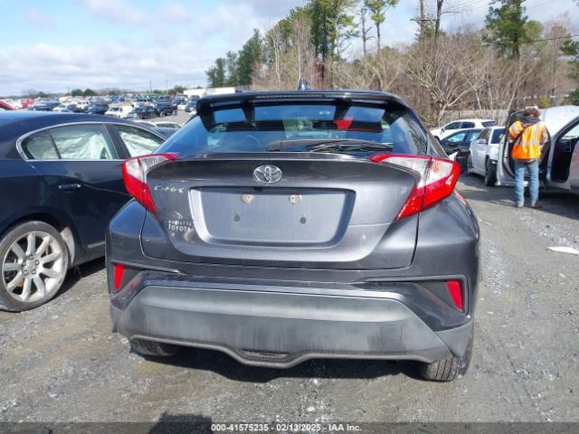 NMTKHMBX9MR128998 Toyota C-HR LE