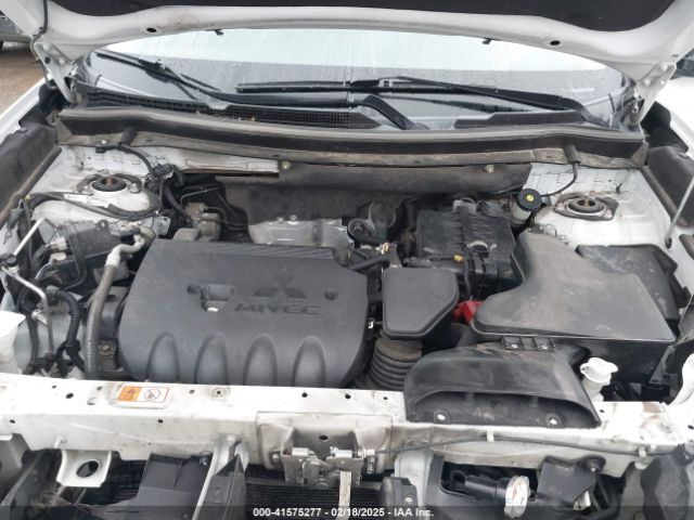 JA4AD3A32KZ007270 Mitsubishi Outlander Se