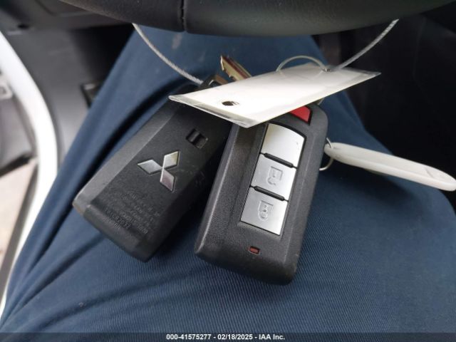 JA4AD3A32KZ007270 Mitsubishi Outlander Se