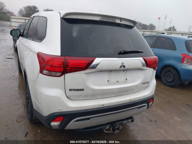 JA4AD3A32KZ007270 Mitsubishi Outlander Se